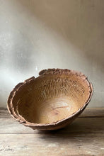 Load image into Gallery viewer, JAZMIN BRIZUELA - Lago de huellas VI

