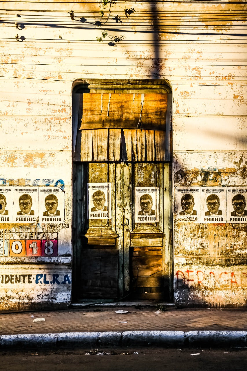 VICTOR BECKELMANN                  Puerta de Asunción vertical 2
